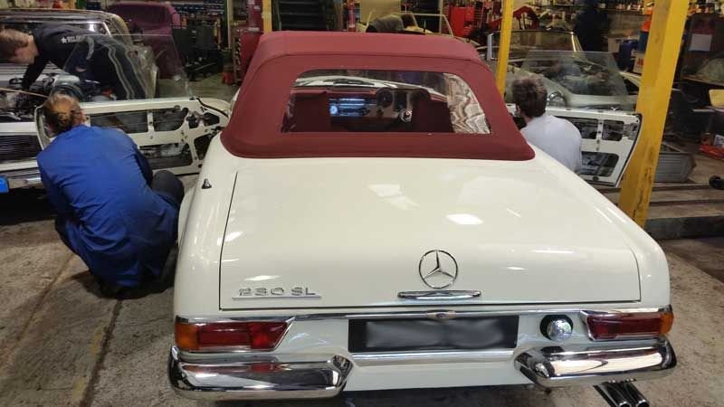 1966-Mercedes-Benz-230sl-Manual-30