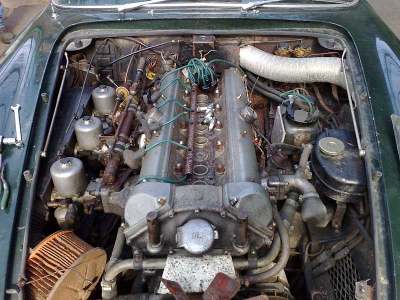 Aston-Martin-Superleggera-00