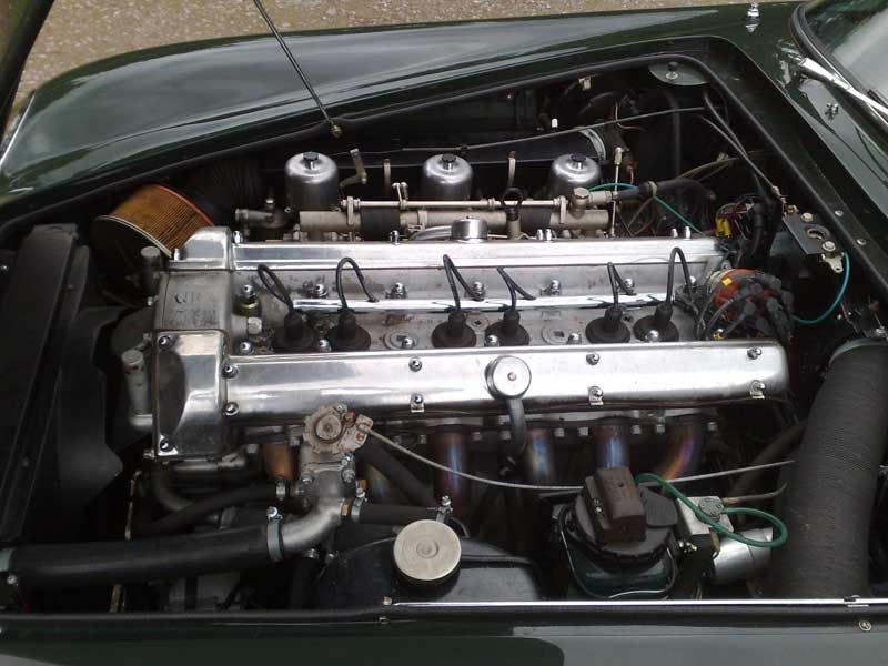 Aston-Martin-Superleggera-18